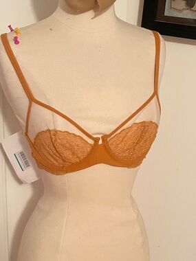La Perla Bianca Lave and Tulle Bra 32 B